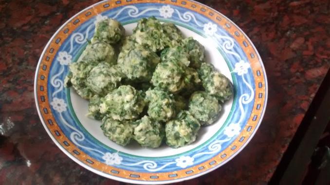 bocaditos de espinaca plato de malfatti espinaca