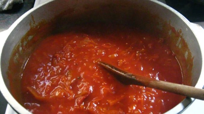 salsa de tomates con albahaca