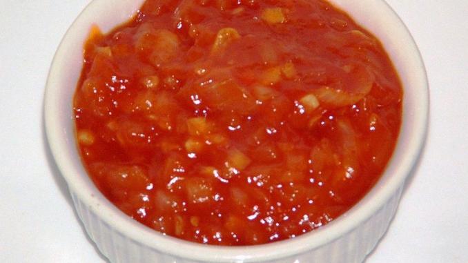 salsa tomate y caballa bol con salsa de tomate