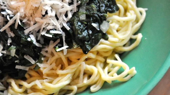spaghetti con salsa de espinaca plato spaghetti con espinaca