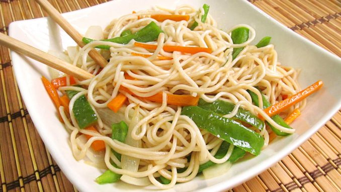 Fideos fritos con verduras