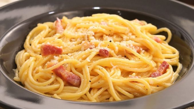 Espaguetis con Salsa Carbonara Italiana